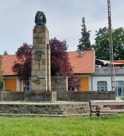 Mátyás király fejszobra