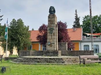 Mátyás király fejszobra Visegrád