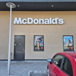 McDonald's Bicske - Külső kép