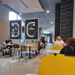 McDonald's - Blaha Lujza tér, Budapest - Belső