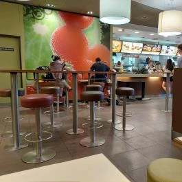 McDonald's - Boráros tér, Budapest - Belső