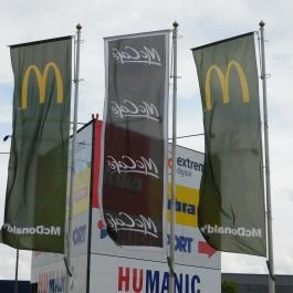 McDonald's - Tesco Budaörs Budaörs - Külső kép
