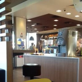 McDonald's - Tesco Budaörs Budaörs - Belső