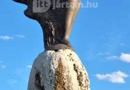Mécsestartó nő szobra Balatonvilágos