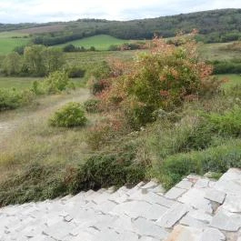 Megvilágosodás sztúpa Becske - Külső kép