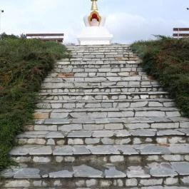 Megvilágosodás sztúpa Becske - Külső kép