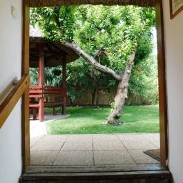 Megyeri Fivérek Borkápolna Ceglédbercel - Külső kép