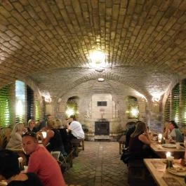 Megyeri Fivérek Borkápolna Ceglédbercel - Belső