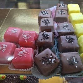 Melódia Cukrászda Seregélyes - Étel/ital