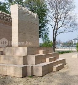 Memento: Az 1945–56 között kivégzettek emlékműve