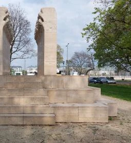 Memento: Az 1945–56 között kivégzettek emlékműve