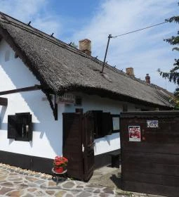 Mézeskalácsos tájház