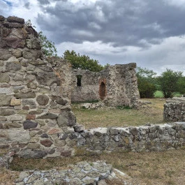 Mezőnyárádi templomrom, Mez?nyárád - Külső kép
