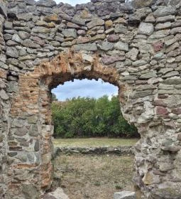 Mezőnyárádi templomrom