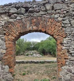 Mezőnyárádi templomrom