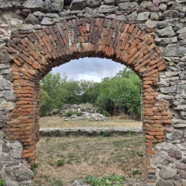 Mezőnyárádi templomrom, Mez?nyárád - Külső kép