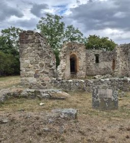 Mezőnyárádi templomrom