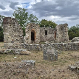 Mezőnyárádi templomrom, Mez?nyárád - Külső kép