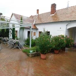 Mi A Kő, Köveskál - Külső kép