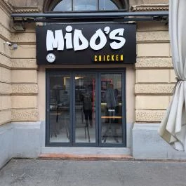 Mido's Chicken Budapest - Külső kép