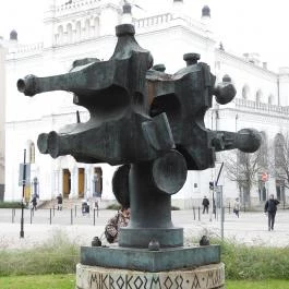 Mikrokozmosz a makrokozmoszban, Kecskemét - Külső kép