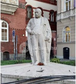 Mikszáth Kálmán-szobor