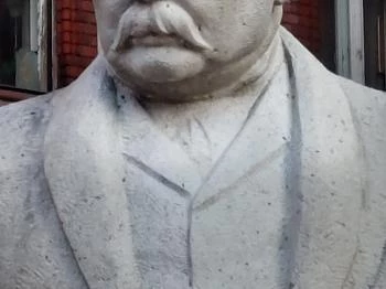 Mikszáth Kálmán-szobor Budapest