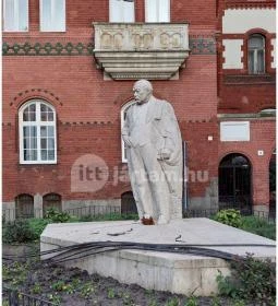 Mikszáth Kálmán-szobor