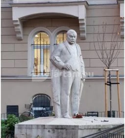 Mikszáth Kálmán-szobor