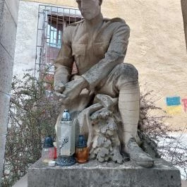 Millecentenáriumi Emlékmű Sóskút - Külső kép