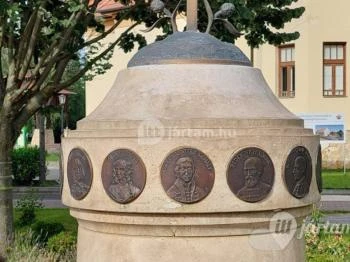 Millenniumi díszkút Jászfényszaru