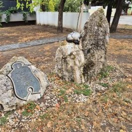 Millenniumi időkapszula, Aba - Külső kép