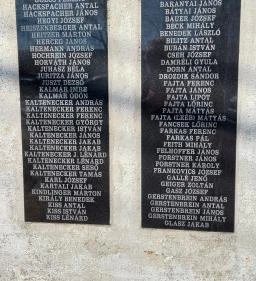 Minden korok hőseinek emlékműve