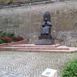 Mindszenty József Esztergom - Külső kép