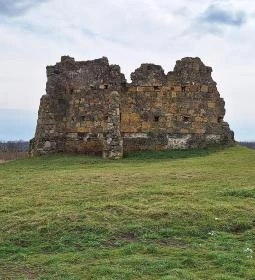 Mizseszék - Pusztatemplom romjai