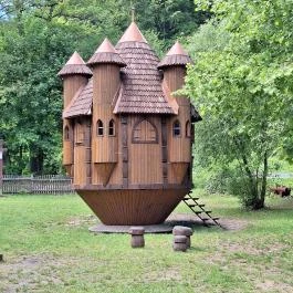 Mókus Odú Garadna - Külső kép