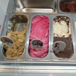 Mon Crémi Kávézó - Corvin Plaza, Budapest - Étel/ital