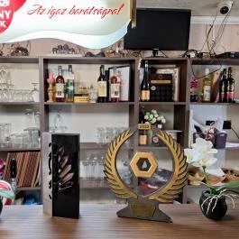 Moni Vendéglő, Fülesd - Étel/ital