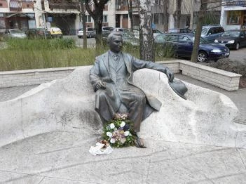 Móra Ferenc szobra Kiskunfélegyháza