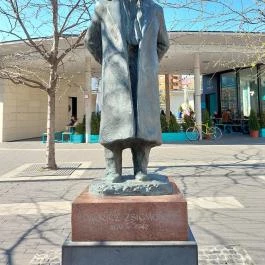 Móricz Zsigmond szobra Budapest - Külső kép