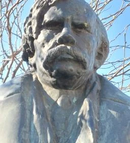 Móricz Zsigmond szobra