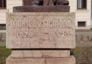 Móricz Zsigmond szobra Kisújszállás