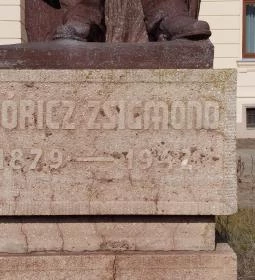 Móricz Zsigmond szobra