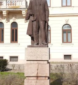 Móricz Zsigmond szobra