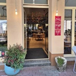 Morzsa pékség és étterem, Pécs - Külső kép