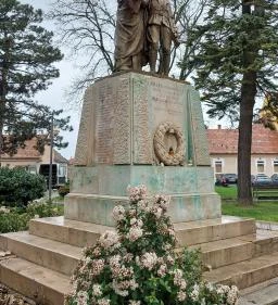 Mosoni hősi emlékmű