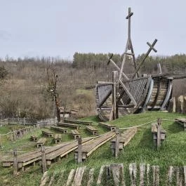 Mozgó Harangláb Terény - Külső kép