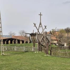 Mozgó Harangláb Terény - Külső kép