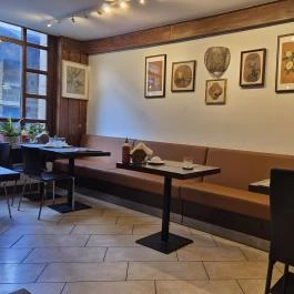 Ms Asia bowls and rolls, Budapest - Belső