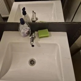 Ms Asia bowls and rolls, Budapest - Mosdó